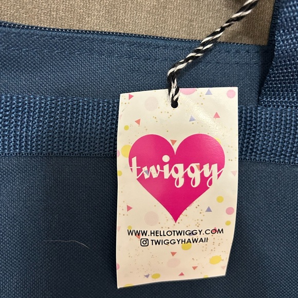 Brand New! Twiggy Furbaby Mama tote - Picture 2 of 3